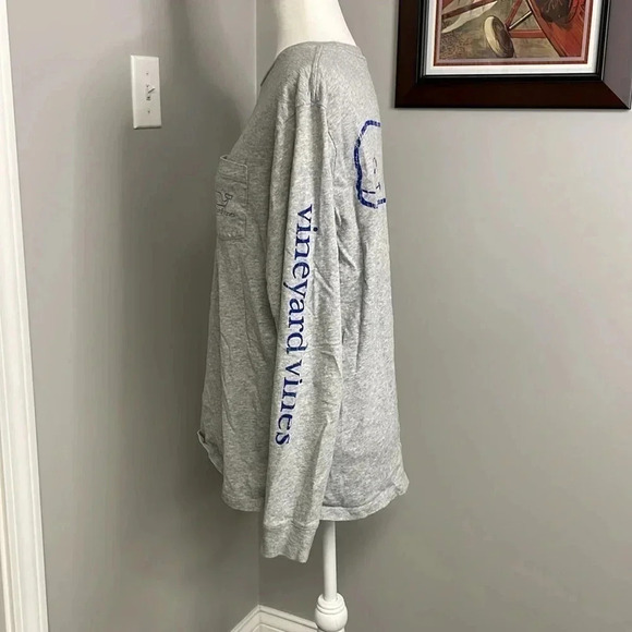 Vineyard Vines Big Whale Mens Medium M Long Sleeve Spell Out Pocket T-Shirt Gray - Picture 2 of 4